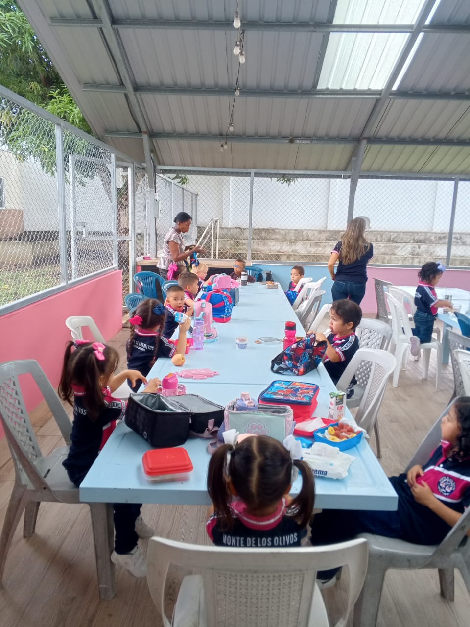 Unidad Educativa Monte de los Olivos — 1
