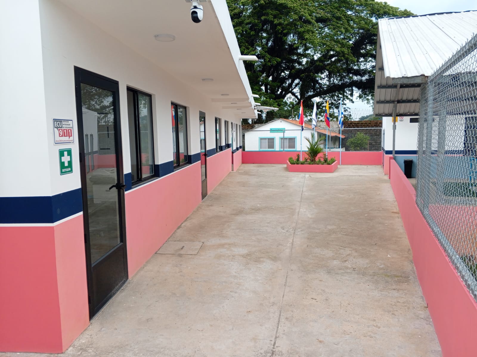 Unidad Educativa Monte de los Olivos — 5
