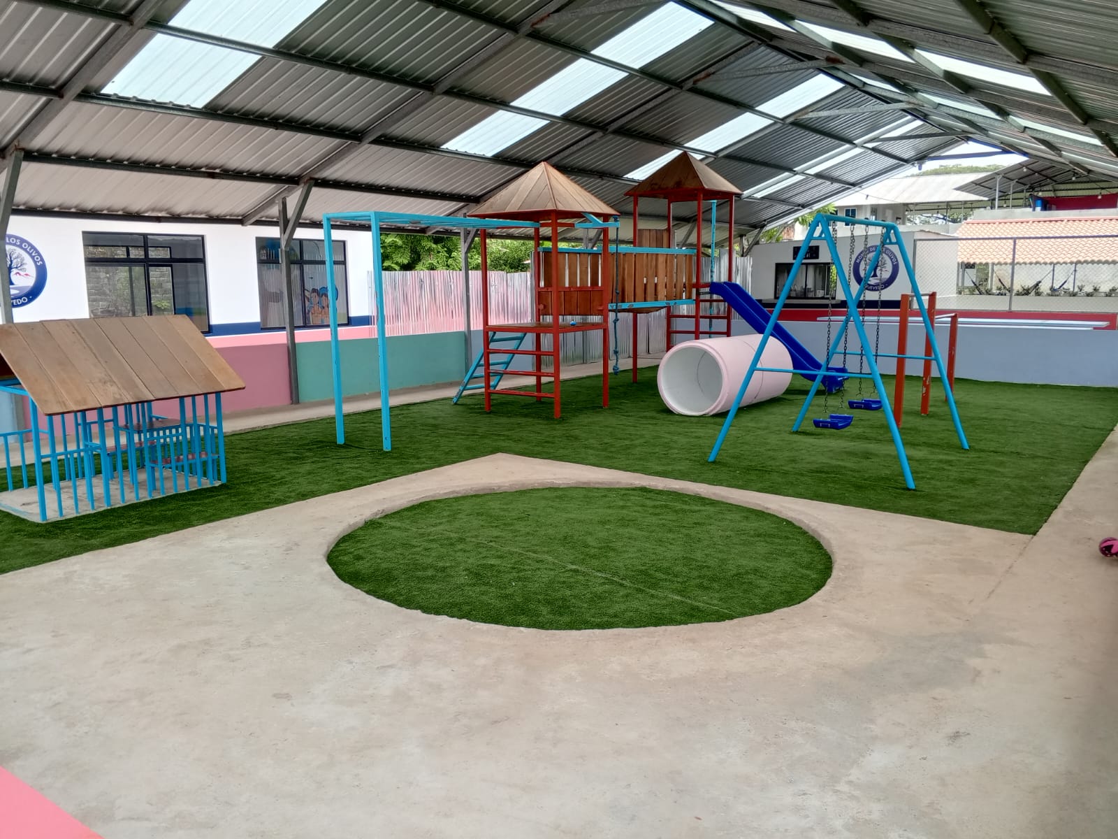 Unidad Educativa Monte de los Olivos — 8